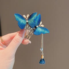 青い刺繍の蝶の髪は高級感があります。