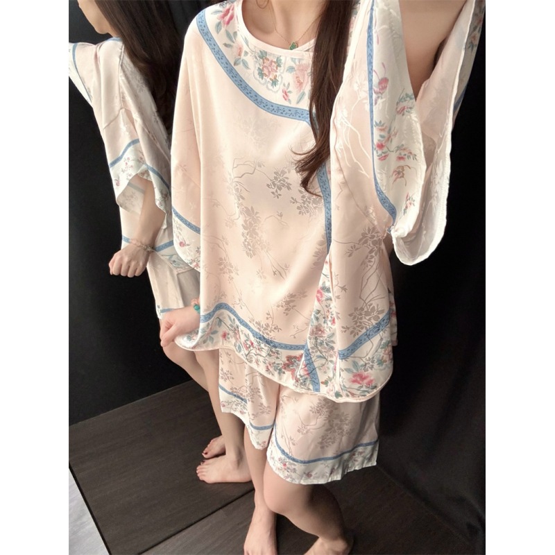 新しい中国風のレトロな花柄サテンアイスシルクパジャマ女性のための夏の新しいミッドスリーブショーツホームウェアセットトレンディ