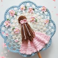 Diy純粋な手作りのかぎ針の団扇の毛糸の扇子の古風な桜の女の子の立体の花のかぎ針の扇子の材料は包みます。