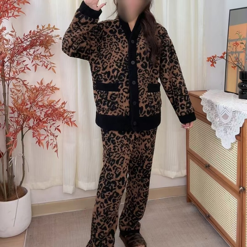 秋冬レディースVネックハーフベルベットヒョウ柄プラスベルベット厚みのある甘くてかわいい暖かいホームウェアパジャマセット|undefined