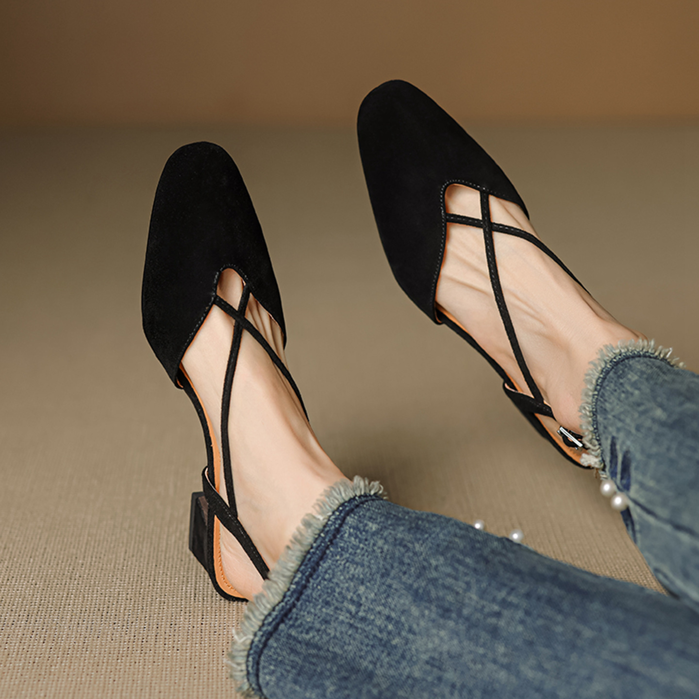 Sandal cao gót nữ mũi kín quai chéo buộc dây phong cách Hàn Quốc — đen
