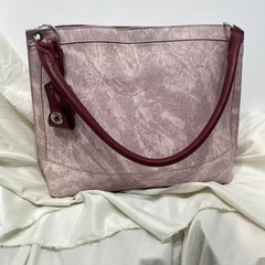 乾燥したバラのトートバッグが大容量のバッグにハマっています。女性の春の通勤シングルショルダーバッグ2025シングルショルダーバッグが斜めにまたがっています。