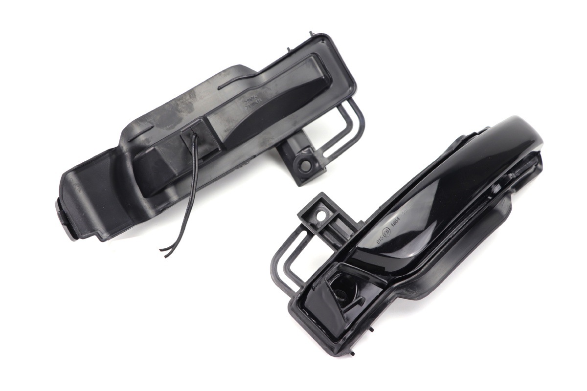 Suitable for Jeep Grand Cherokee 11-20 Reversing Mirror Side Light Yellow Light Flowing Rearview Mirror Turn Signal Light