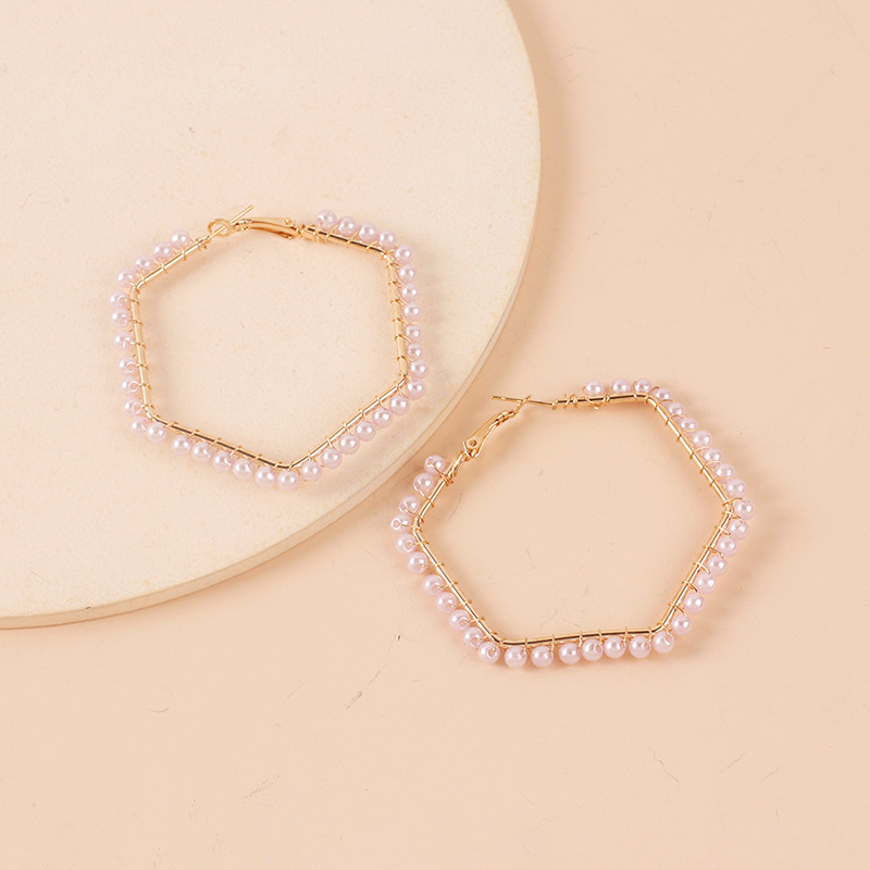 5g Weight Earrings Classification Wedding, Travel Occasion Women'S Gender Ethnic Style Style Gold Color Fashion Geometric Hexagonal Pearl Alloy Earrings Wholesale 4