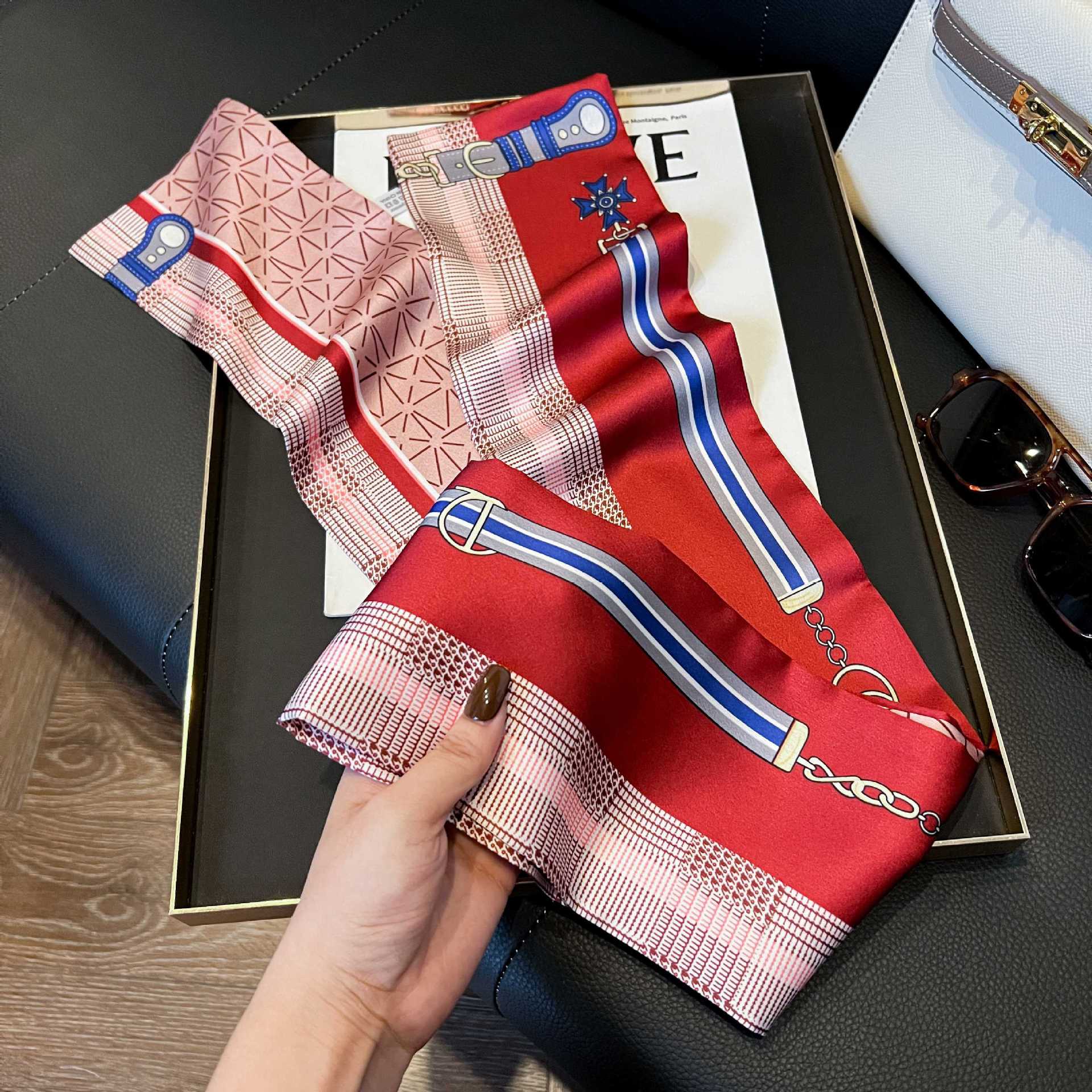 Nueva bufanda de seda pequeña banda larga estrecha para el cabello mujer estilo primavera y otoño moda madre bufanda estilo verano estilo fino serpentina bufanda al por mayor