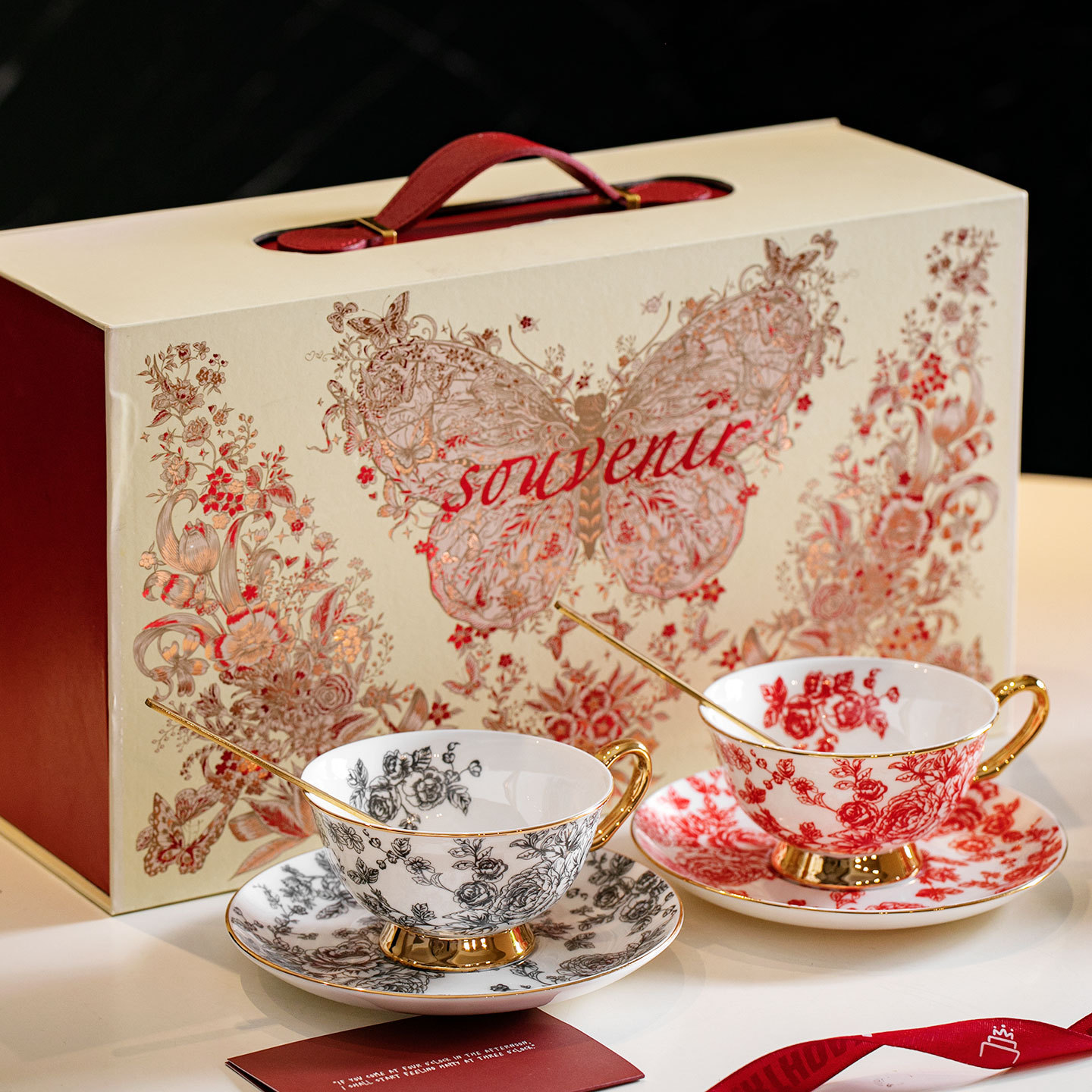 Shane Creative Japanese Rose Cup Juego de taza de té de la tarde de porcelana de hueso de lujo ligero Regalo de boda de cumpleaños de novia