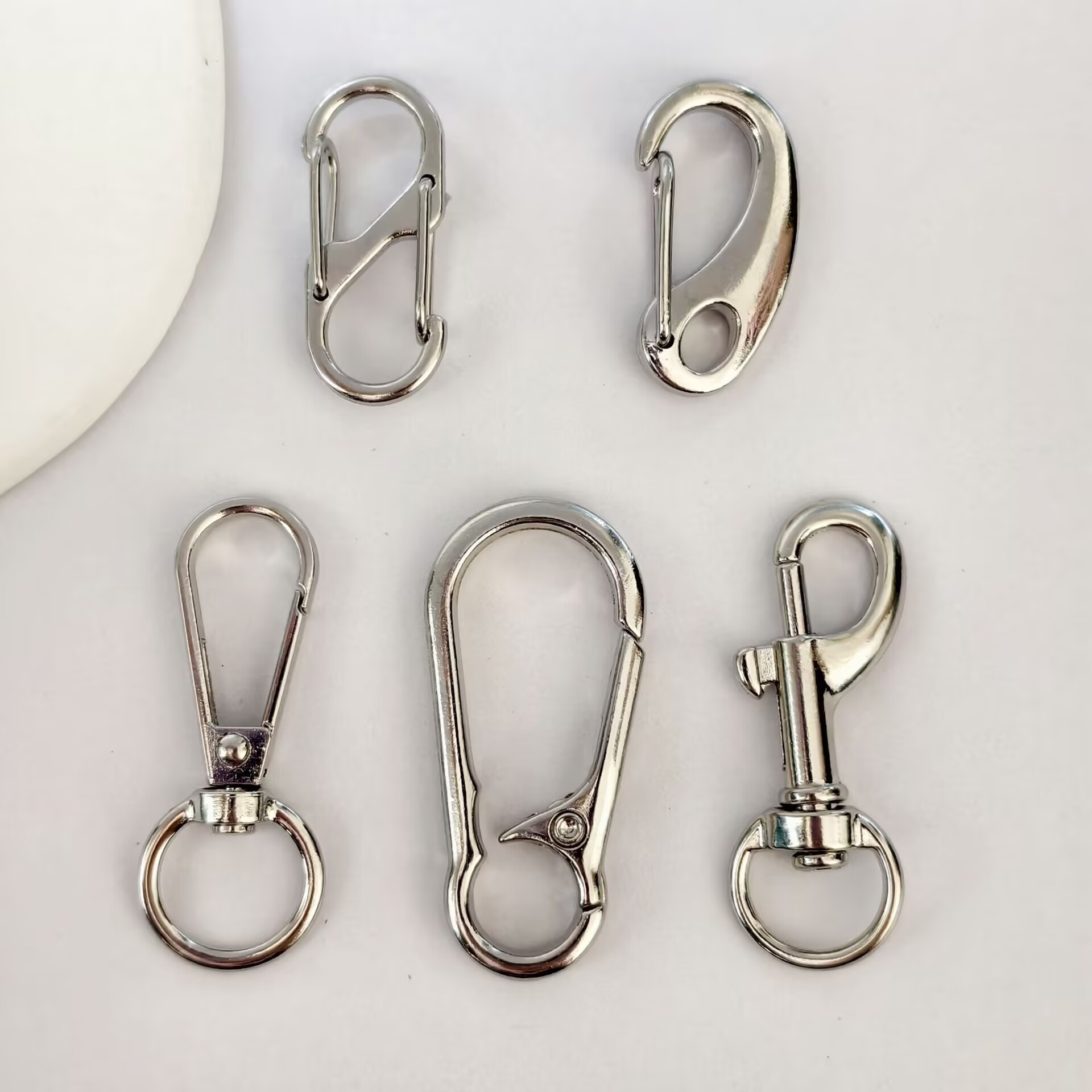 Wholesale Electroplated Alloy Dog Buckle Keychain Pet Rope Traction Buckle Car Key Hook Buckle Figure-Eight Buckle Jewelry Accessories