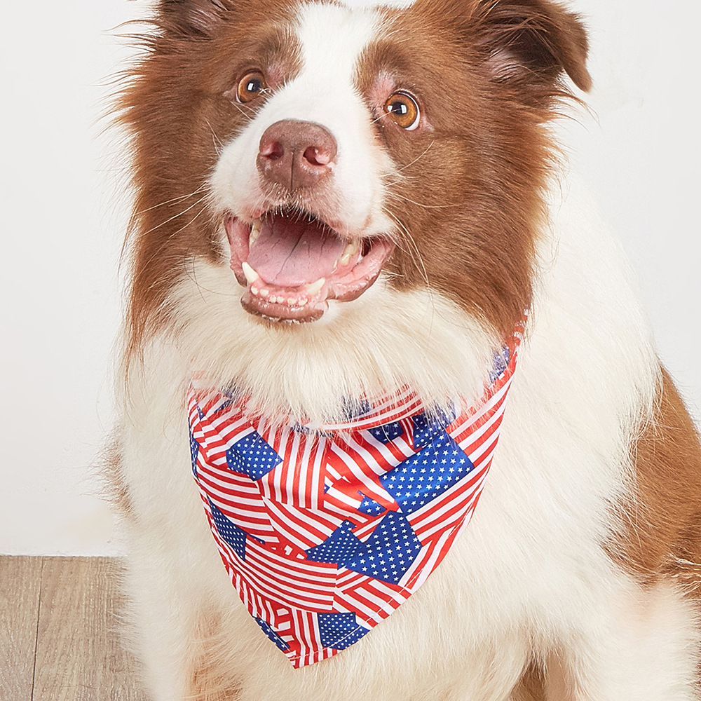 Ropa para mascotas transfronteriza bufanda cuadrada americana Toalla de triángulo Toalla de saliva de perro pequeña bufanda de fábrica al por mayor