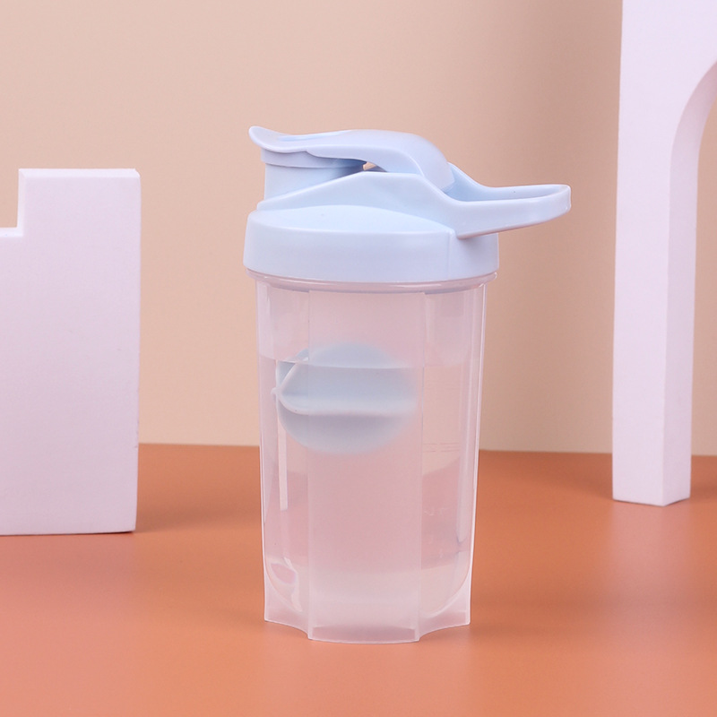 Suministro directo de fábrica 500ml taza de batido de plástico taza de batido de proteína en polvo taza de mezcla fitness portátil taza de batido