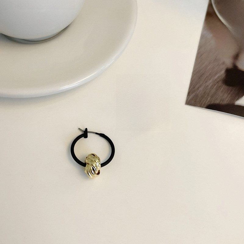 Black geometric retro small design earrings