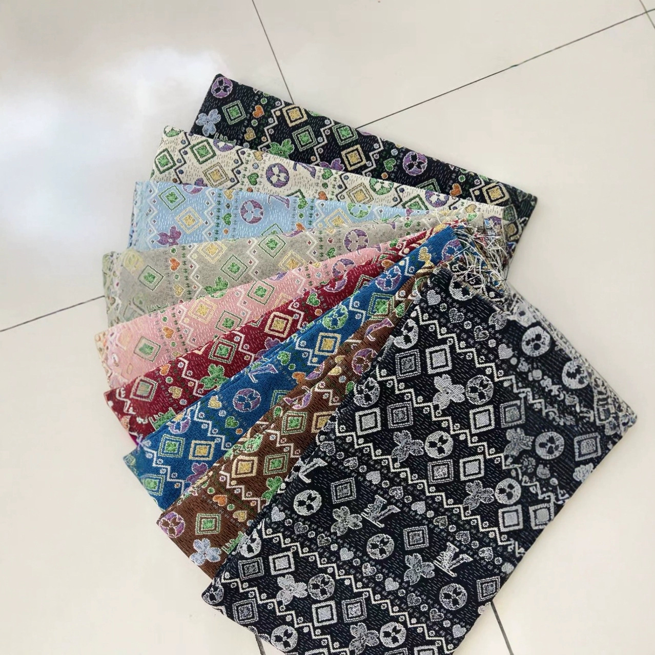 厂家直销色织大提花字母面料适用于服装鞋材箱包