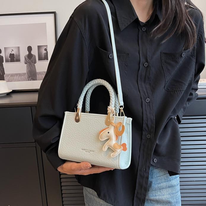 Bolso de mano transfronterizo para mujer 2025 nuevo estilo coreano simple y moderno bolso cuadrado pequeño bolso de mensajero de hombro de moda de viaje salvaje