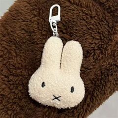 ミッフィーのウサギのぬいぐるみのペンダントのキーホルダーのカバンはかわいいアニメのぬいぐるみのプレゼントを飾ります。