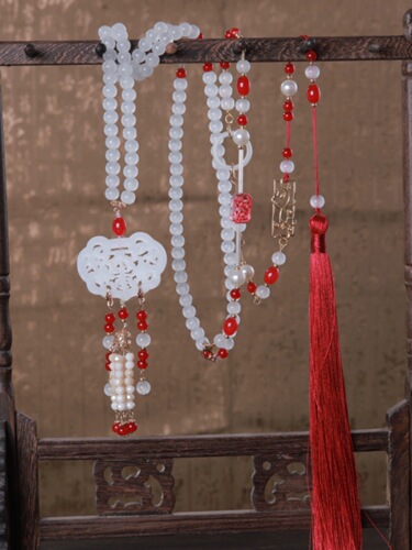 Ethnic-style long Chinese-style jade ornament necklace with cloud-shaped tassels, national style matched with horse face skirt, ancient-style Hanfu accessory collar