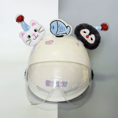 Car Helmet Decoration: Diàndòngchē Auto Parts and Accessories