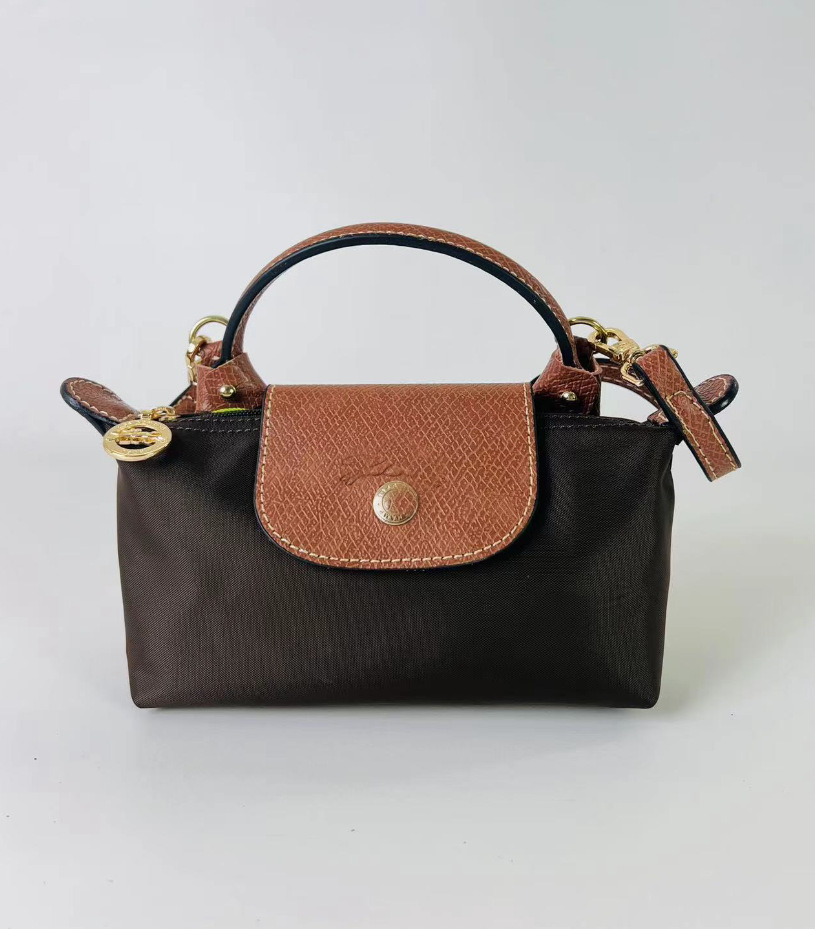 Ebony color (shoulder strap included)