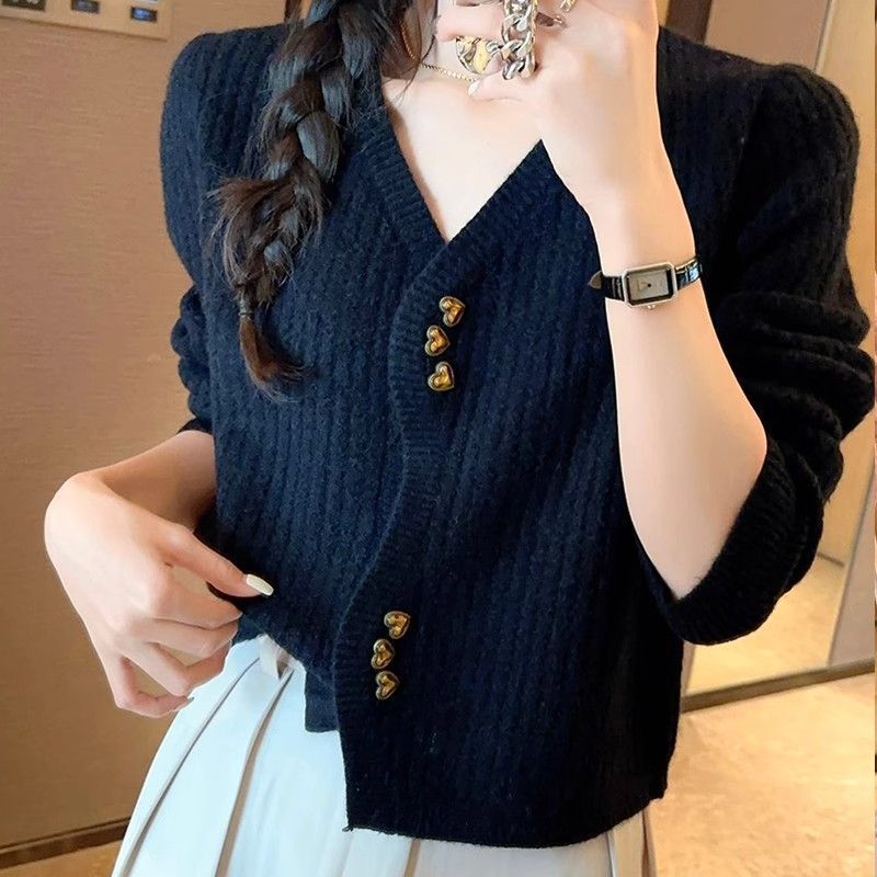 软糯V领针织开衫女秋冬季新款时尚洋气爱心纽扣短款毛衣外套上衣|undefined