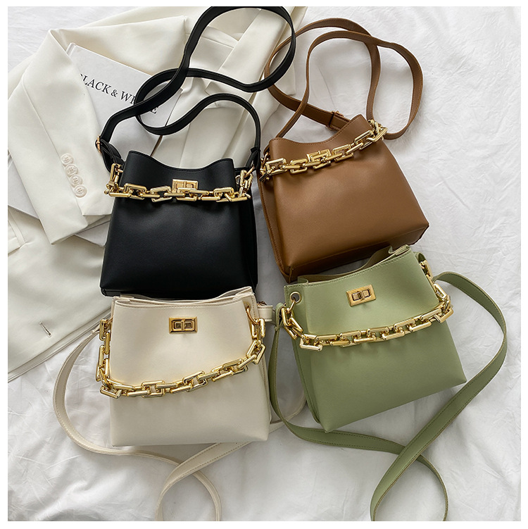 Fashion Solid Color Thick Chain Shoulder Messenger Portable Bag Wholesale display picture 5