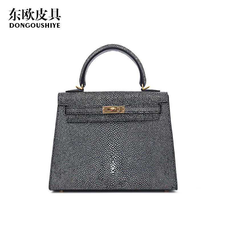 2025新款珍珠鱼皮凯莉女包高级感百搭手提包盒子包小方包厂家批发