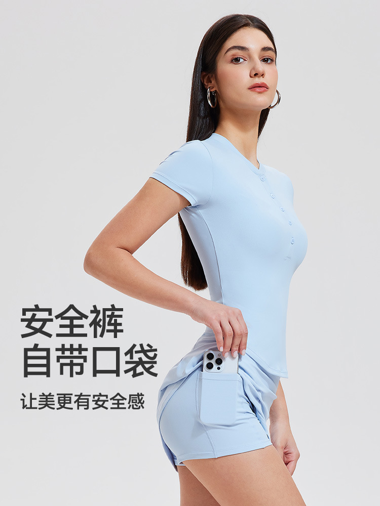 Conjunto de camisa y falda corta de manga corta estilo Henry para mujer, transpirable, de corte ajustado, estilo moderno para verano, conjunto deportivo de secado rápido para mujer.