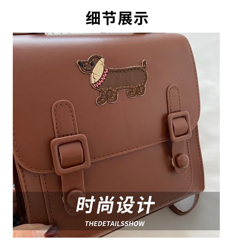 This is a new retro commuting backpack for the autumn of 2024, featuring a casual color contrast and a niche design. It is a small square single-shoulder hand-carry bag Application Scenario