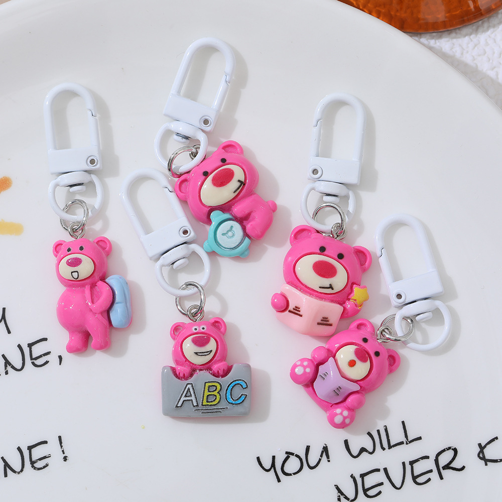 Dibujos animados rosa fresa oso llavero colgante ins estilo mochila lápiz caso pequeño colgante novias regalo joyería Accesorios