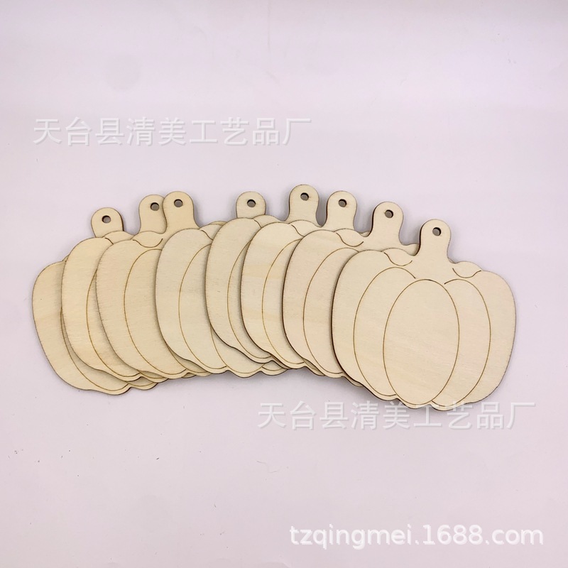 10cm línea grabada forma de calabaza Halloween Acción de gracias decoración pieza de madera madera natural 30 piezas/paquete con cuerda de cáñamo