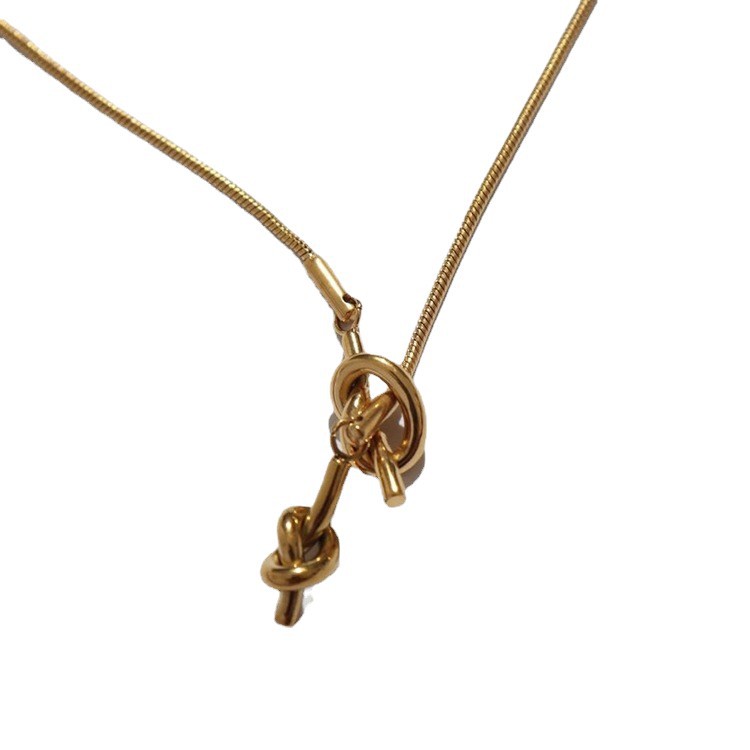 Colar longo estilo palácio com borlas para mulher em aço titânio_voghion.com