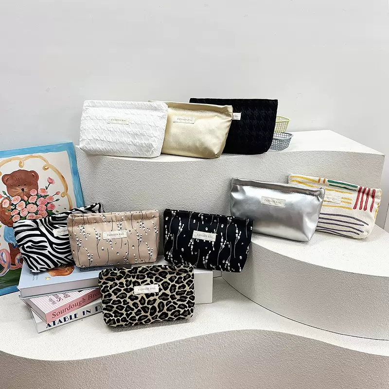灯芯绒豹纹女士手拿包女新款撞色百搭个性化妆包大容量便携收纳袋