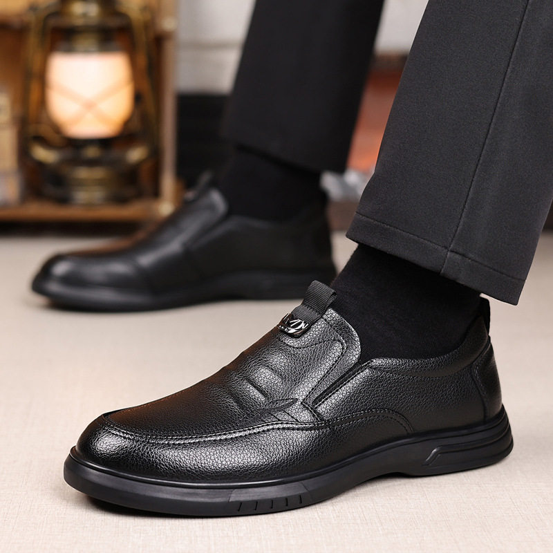 Giày da nam mũi tròn đế mềm mặt mềm, gót thấp 1-3 cm, kiểu giày lười thời trang cao cấp — PZ135 màu nâu, PZ135 màu đen