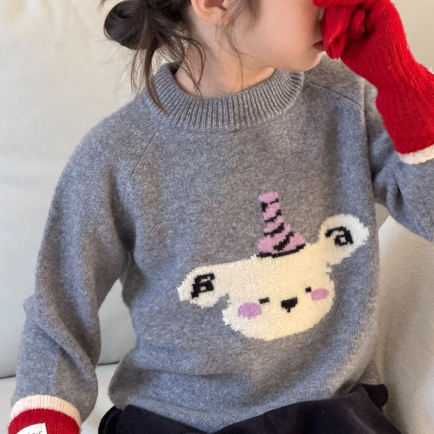 Korean style children's wool sweater, cartoon sweater, thick knitted top for boys and girls, birthday hat, bear pattern base layer.