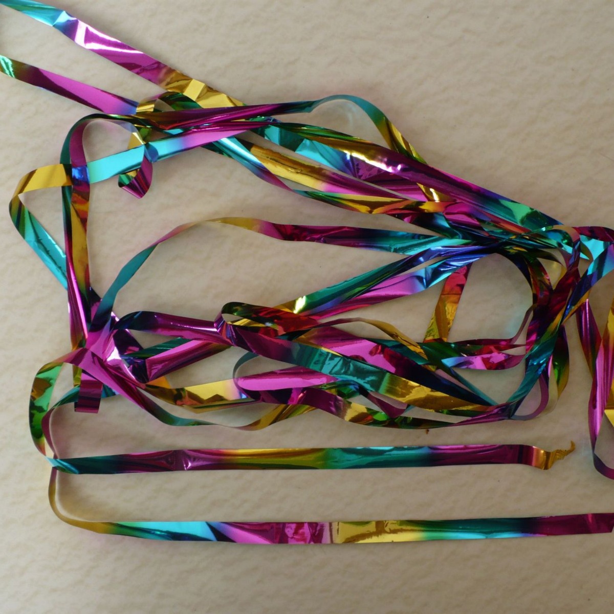 扁平红金宽条型片宠物玩具条吊坠条逗猫棒响纸须须亮工艺礼品