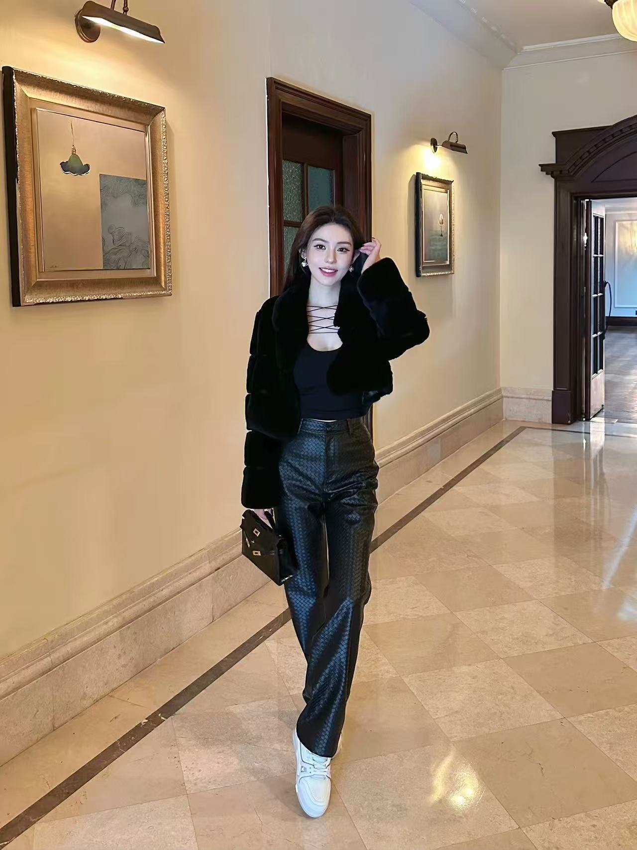 2025aw alta sensación de cuero cuadrado de diamante PU pantalones de cuero recto para mujeres temperamento de la hermana imperial de cintura alta pantalones largos de piernas largas