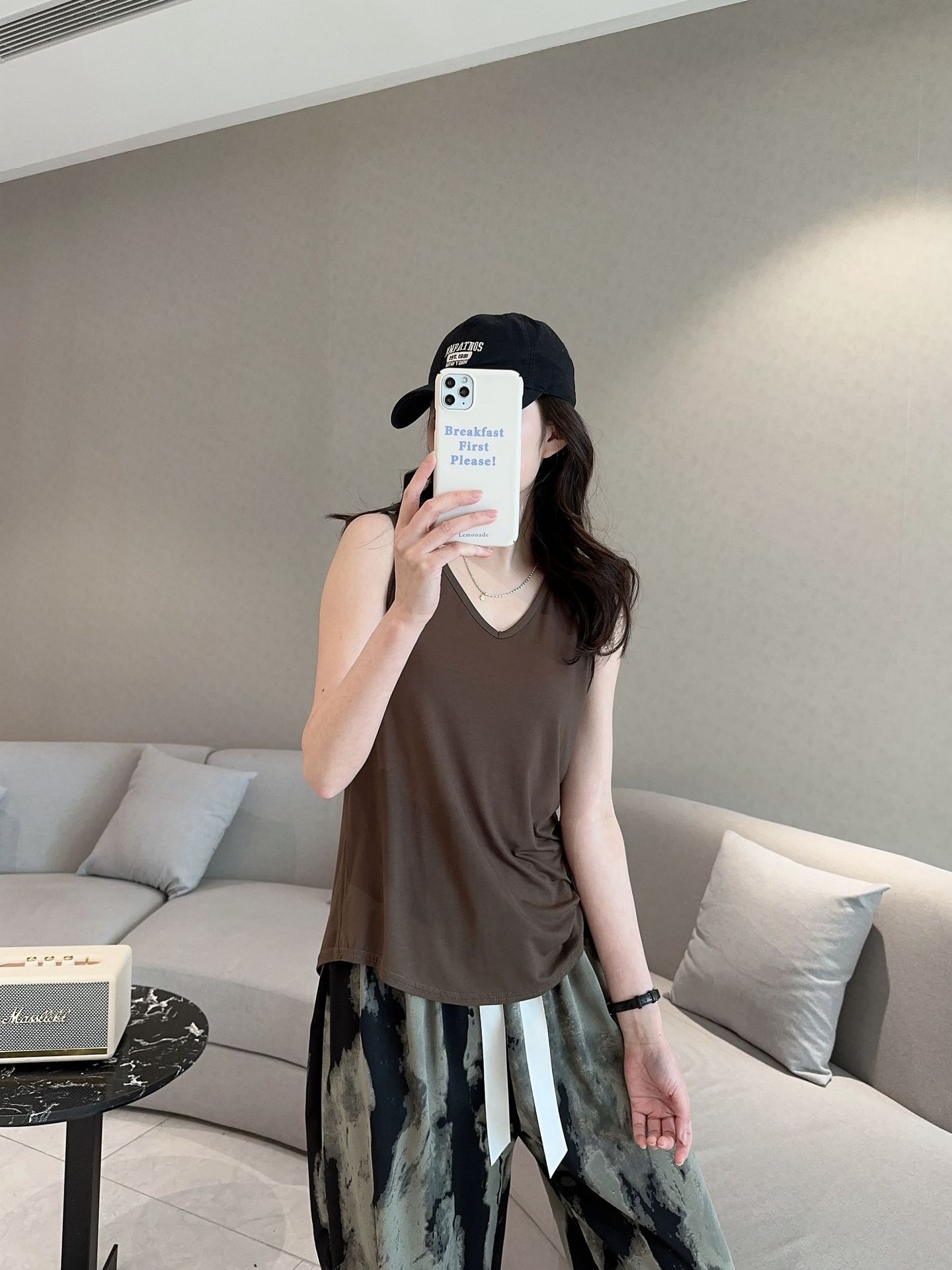 モーダルvネックベスト女性の夏の純色のゆったりとした薄いタイプの中に大きいサイズを合わせて、ノースリーブで上着を着ます。