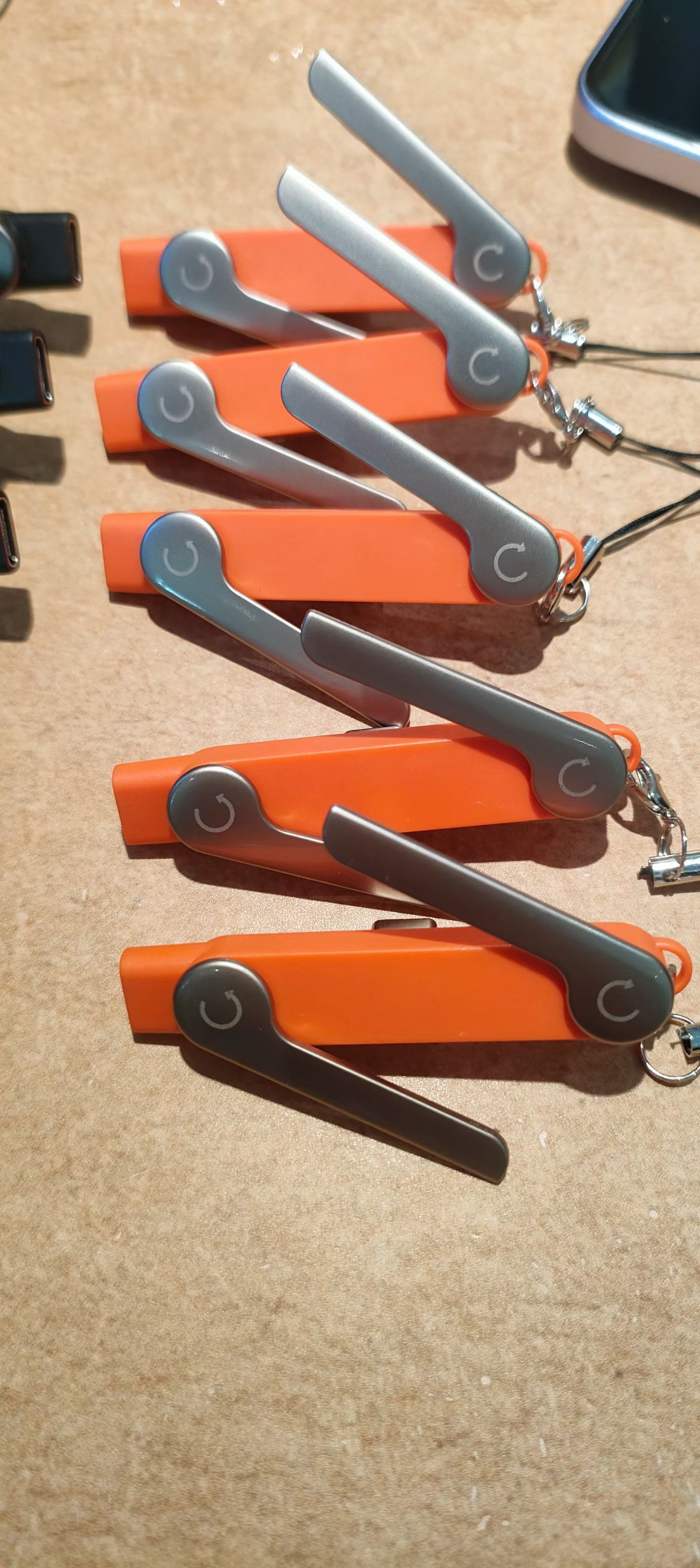 Adaptador de soporte naranja de 240W