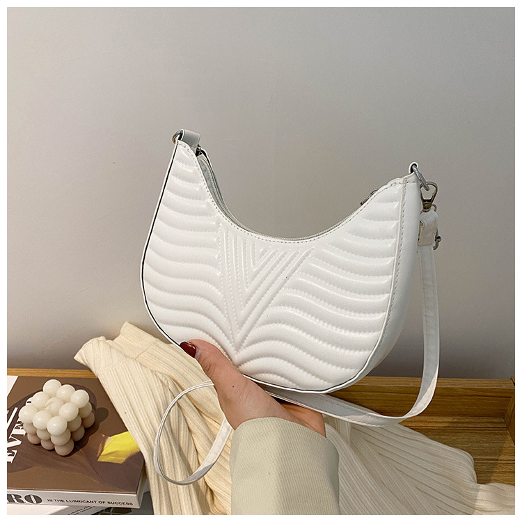 Femmes Moyen Faux Cuir Couleur Unie Vêtement De Rue Fermeture Éclair Sac Bandoulière Sac Sous Les Bras display picture 2