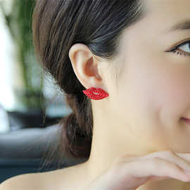 韩国时尚个性钛钢红唇耳钉女士镶钻耳环韩版简约时尚耳饰饰品批发