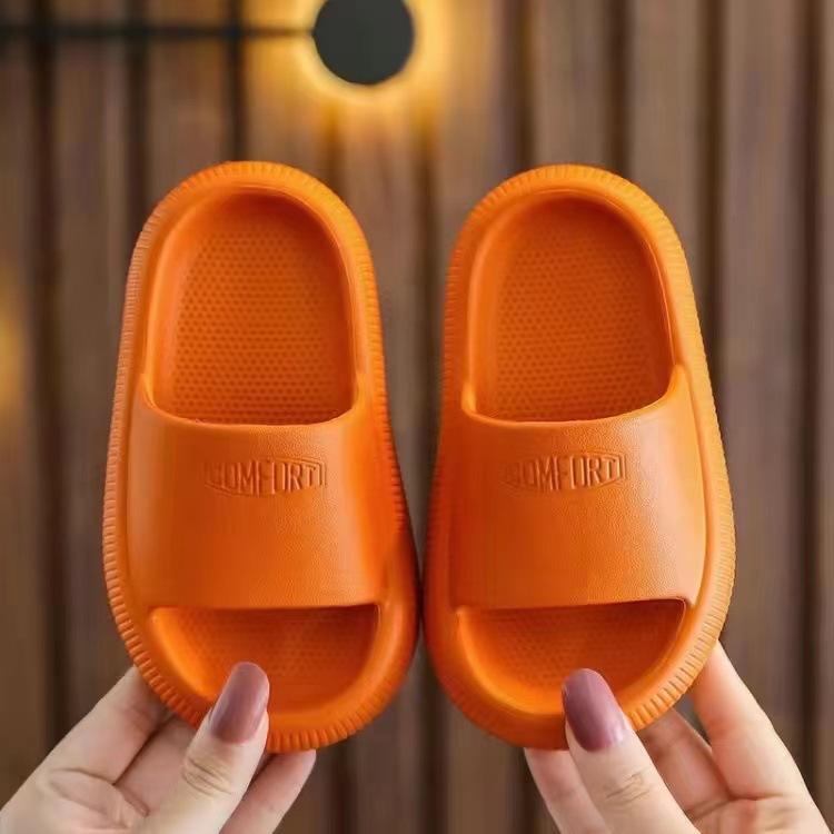 Nuevas zapatillas de verano para niños de color sólido lindas antideslizantes zapatillas de interior estilo coreano zapatillas de desodorante para niños y niñas