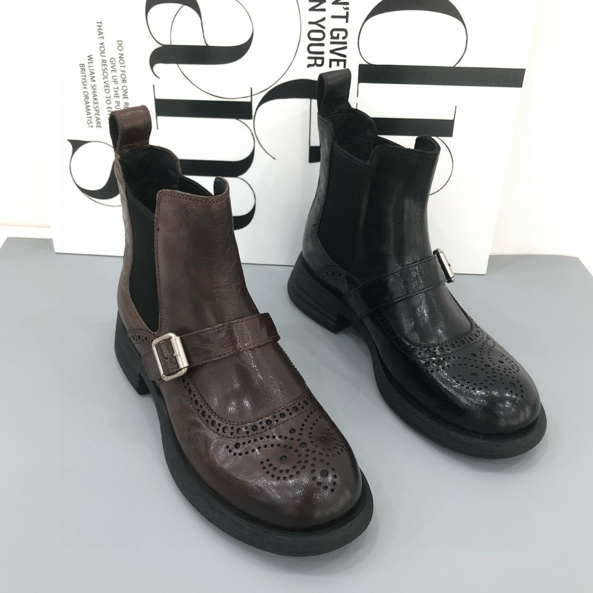 Boot Chelsea nữ da thật đế dày cổ ngắn gót vuông phong cách Anh — Màu đen