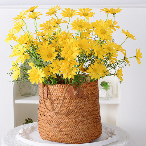 Manufacturer wholesale 5 heads of Dutch chrysanthemum artificial small daisies, Persian chrysanthemum home photography decoration artificial chamomile