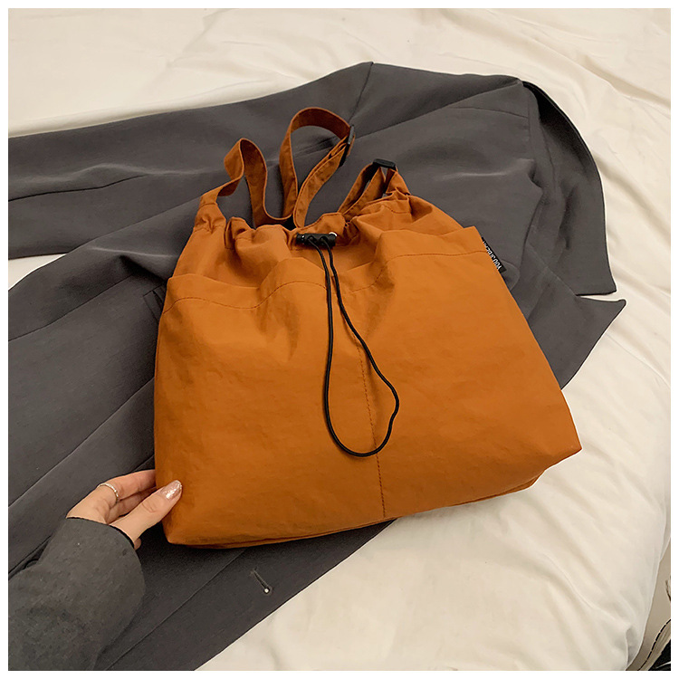 Bolsa de lona de moda simple 2024 nueva bolsa de mujer bolsa de hombro casual versátil de gran capacidad de viaje al trabajo bolso de cubo