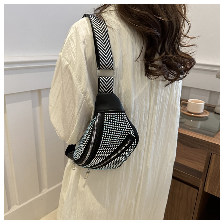 2023 nuevo bolso de cintura de diamante de lujo de moda de mujer bolso de pecho de cadena universal bolso de mujer bolso de mochila al por mayor en stock transfronterizo