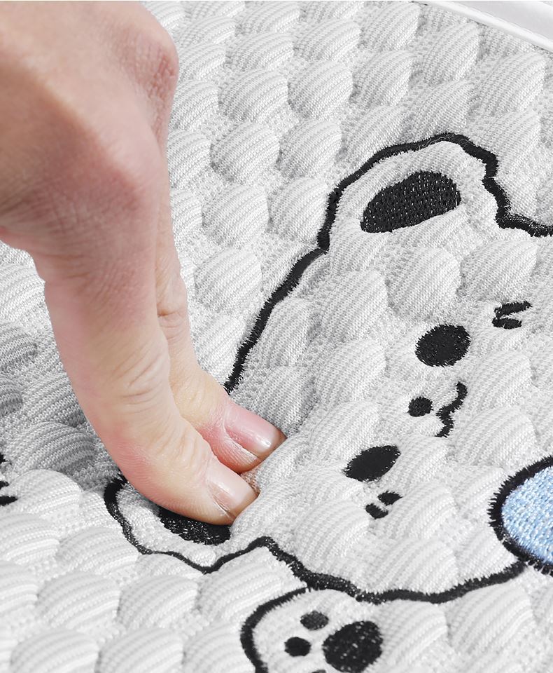 Car cushion four seasons universal women's cute cartoon bear cushion summer ice silk breathable non-slip seat cover