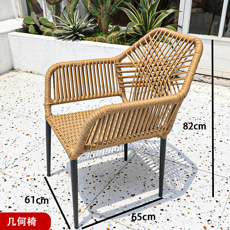 Mesas y sillas al aire libre nórdicas Patio de la villa Jardín Sillas de mimbre al aire libre Terraza de ocio Impermeable Protector solar Luz Lujo Mesas y sillas de alta gama