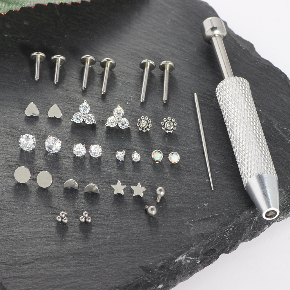 16G labret stud size and finish detail