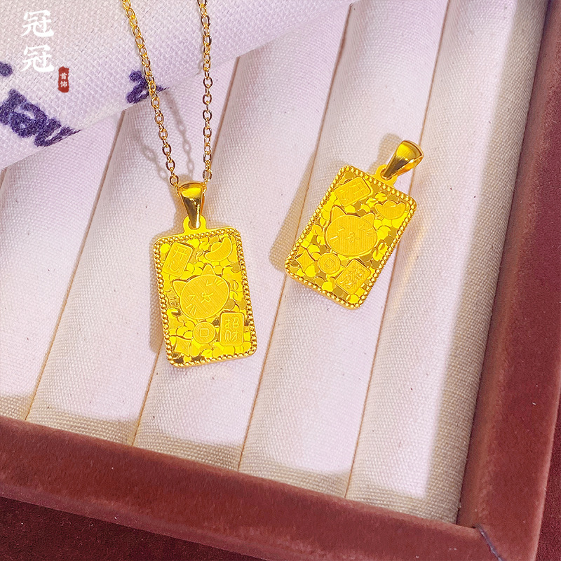 黄铜镀金爆闪碎冰冰开心招财小猫小方牌吊坠女轻奢精致可爱锁骨链