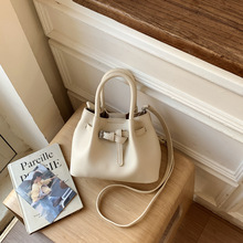 �߼���С������Ů2026�¿���ٴ�͹�б����n�汬������ˮͰ��