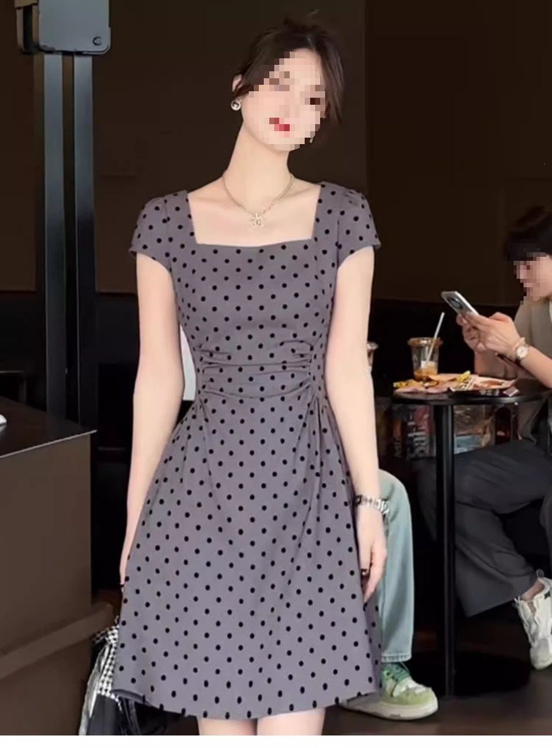 Váy maxi nữ cổ vuông họa tiết chấm bi tay ngắn xếp nếp thắt eo — Màu xám (váy dài), Màu xám (váy ngắn) chi tiết 11