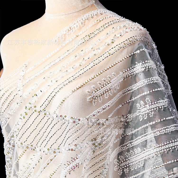 Nuevos productos bordados tela bordada tubo de perlas diseño de moda tridimensional ropa de mujer vestido procesamiento de tela de decoración del hogar personalizado