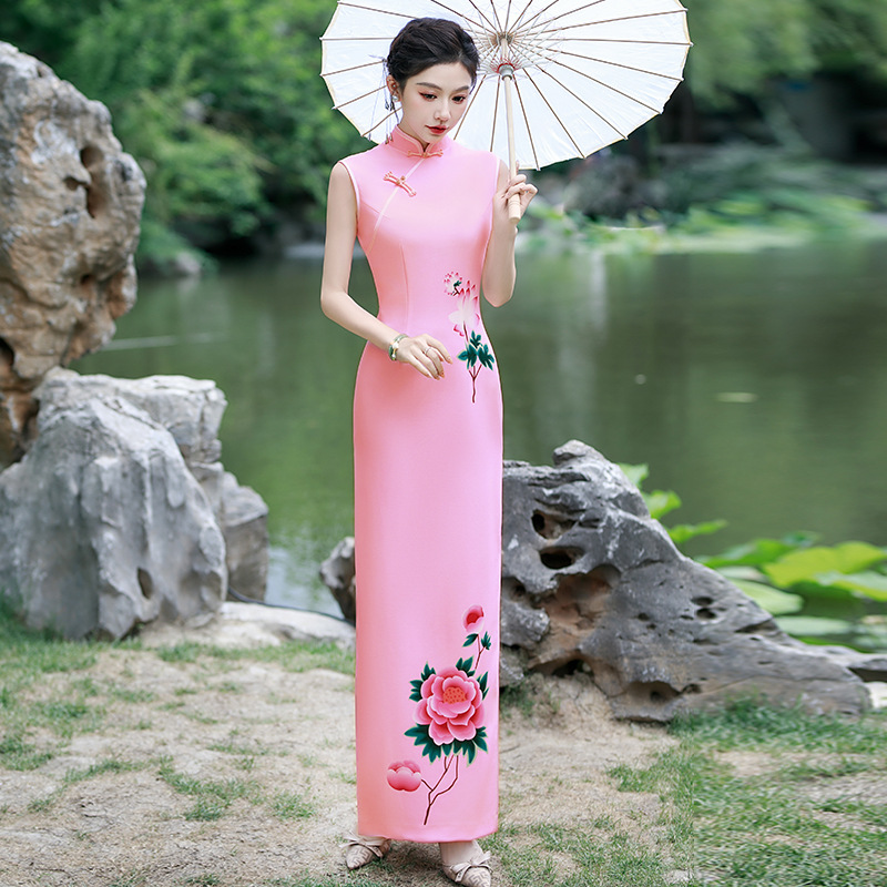 2026 New Improved Version of the Qipao, New Chinese-Style Banquet Dress, Morning Robe, Runway Performance Dress, Qipao Dress in Red and Pink